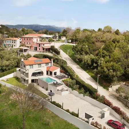 5 Bedroom Lovely In