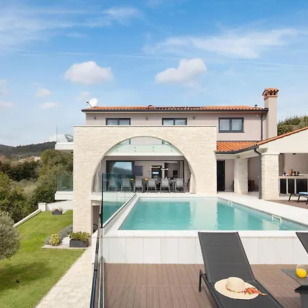 Nyaraló 5 Bedroom Lovely In Sveta Marina