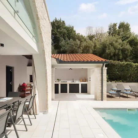 Holiday home 5 Bedroom Lovely In *