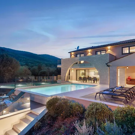 5 Bedroom Lovely In Sveta Marina