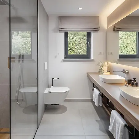 Holiday home 5 Bedroom Lovely In Sveta Marina