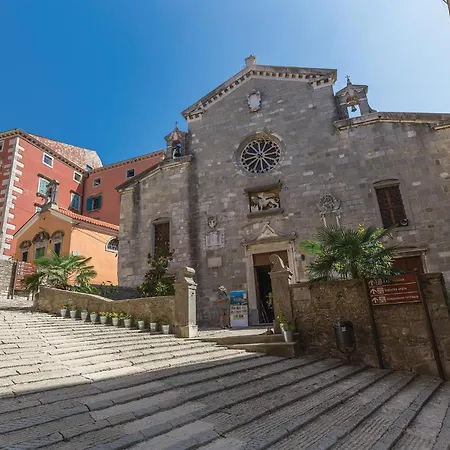 5 Bedroom Lovely In * Sveta Marina